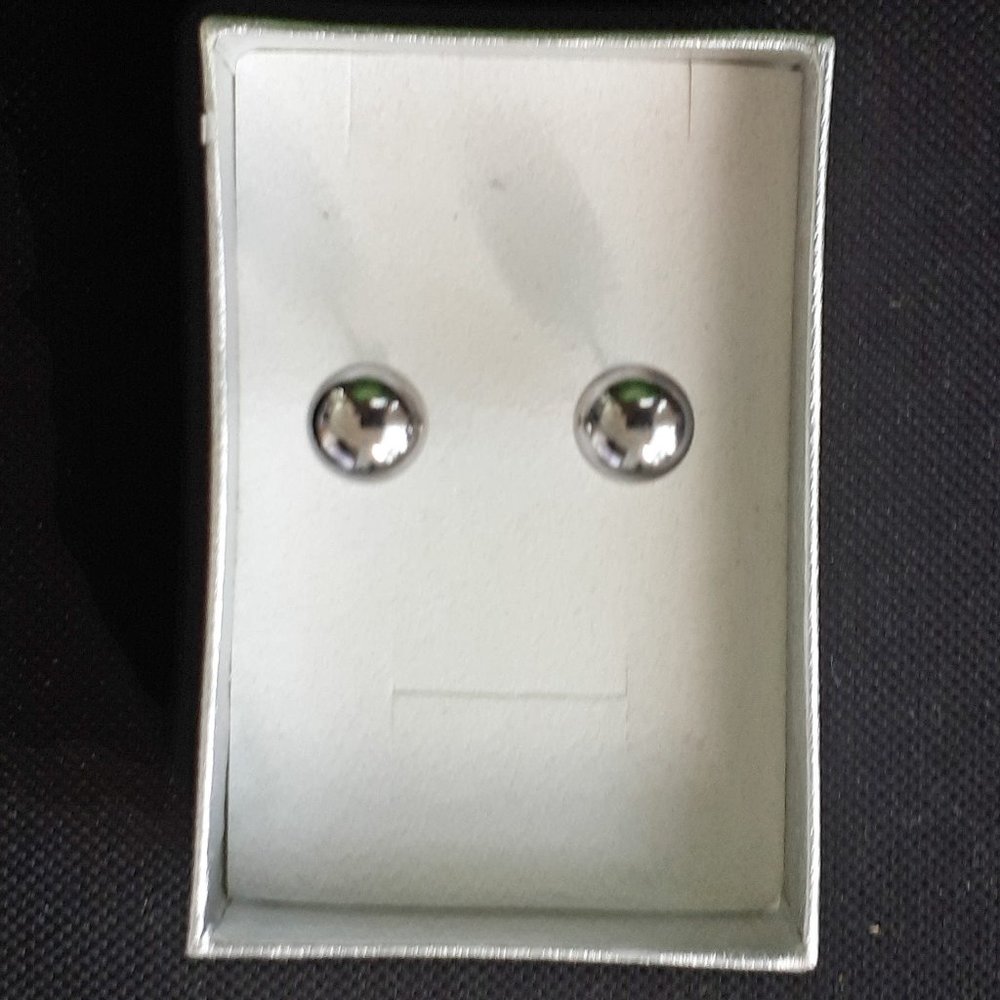 Metal earrings - Picture 2 of 6